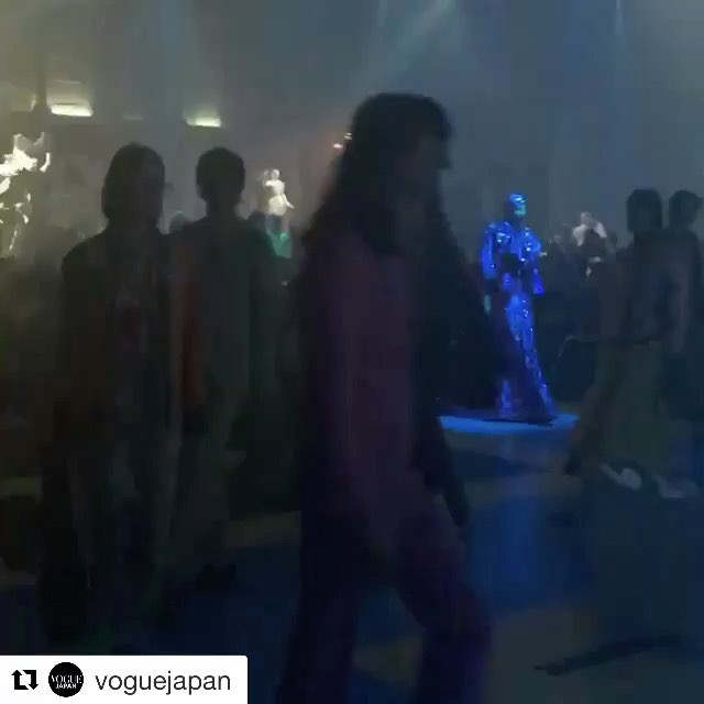 #Repost @voguejapan (@get_repost)
   
ミラノコレクションは グッチ2018春夏コレクションからスタート 
@gucci #gucci #ss18 #mfw