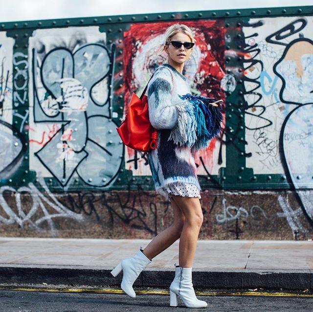 #CarolineDaur (@carodaur) at #London #Fashion Week - check out daily #streetstyle snaps on the link in our bio #Buro247Singapore