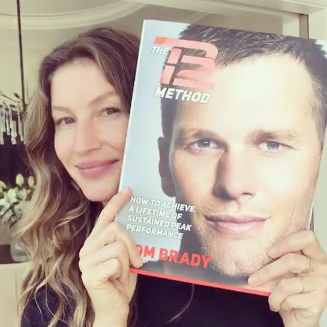If you are looking for something that will help with your health, energy and wellbeing, this is it. I hope that the @tb12sports Method can create positive change in your lives as much as it did in mine. Thank you my love for sharing your secret tools with the world. @tombrady        Se você está procurando por algo que ajude com sua saúde, energia e bem-estar, esse é o livro. Espero que o método TB12 possa criar mudanças positivas em suas vidas, tanto quanto criou na minha. Obrigada meu amor por compartilhar suas ferramentas secretas com o mundo.