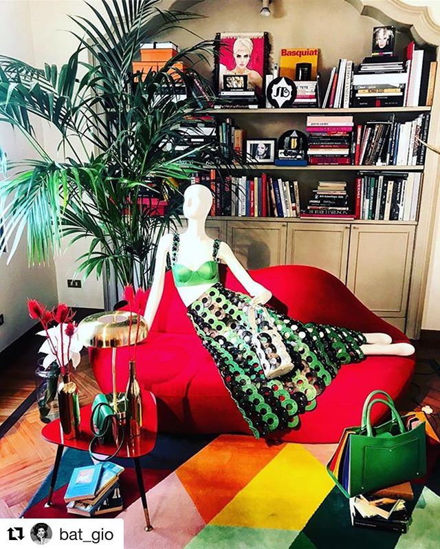 #Repost @bat_gio (@get_repost)
   
@sara_battaglia    presentation of her ready to wear and handbag  today   #proudsister #family