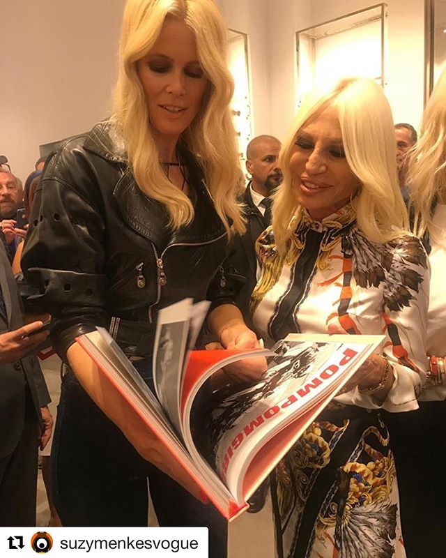 #Repost @suzymenkesvogue (@get_repost)
   
Soooooh! Many pages to read (look at) in Claudia Schiffer's Rizzoli book