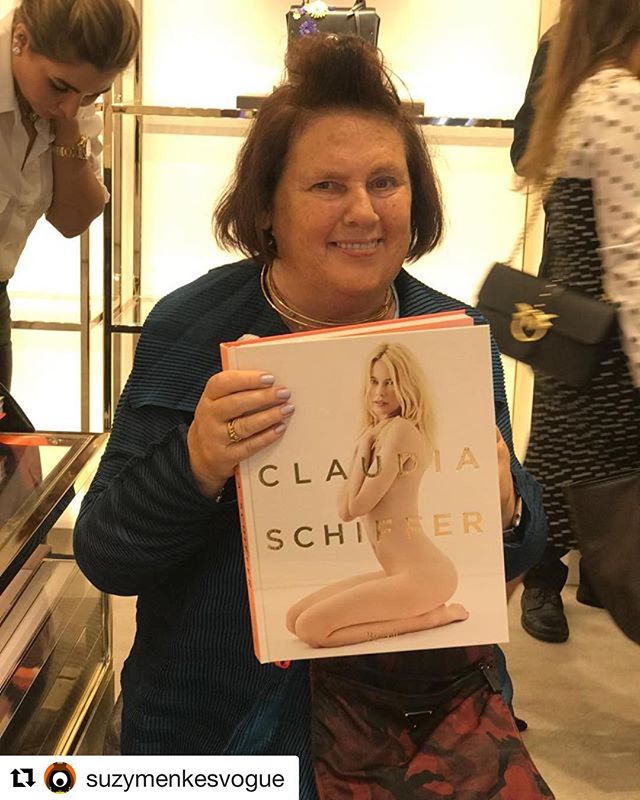 #Repost @suzymenkesvogue (@get_repost)
   
Here is my Claudia Schiffer Rizzoli book - with an important fashion statement on its cover .....!