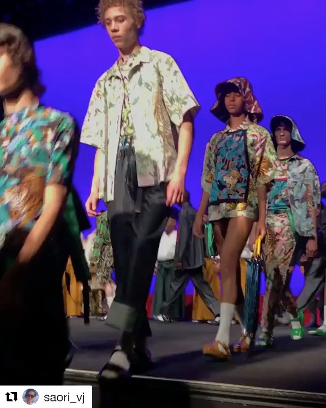 #Repost @saori_vj (@get_repost)
   
@kenzo #pfwss18 #kenzo #memento2