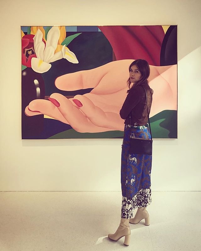 Last time I'm asking her for a hand.    @mamasinthebuilding Tom Wesselmann's "Gina's Hand" (1972-1982)