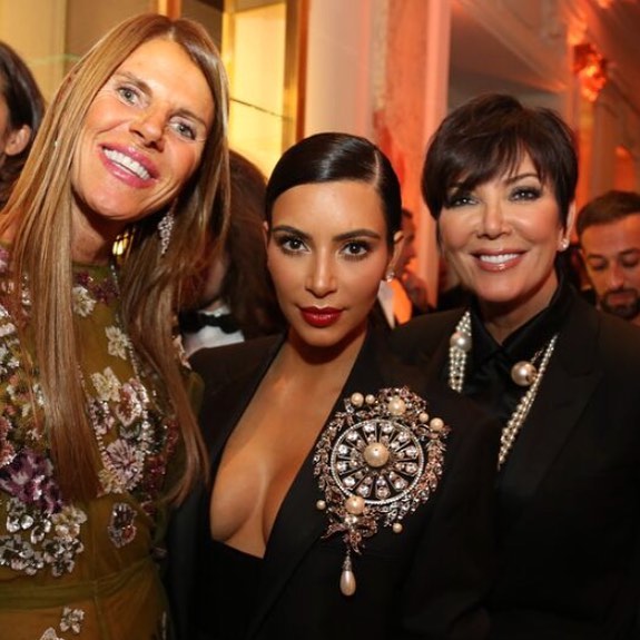 Few season a go with the #bestsenseofhumor @krisjenner and the beauty @kimkardashian        by @maximsap @fashiontomax