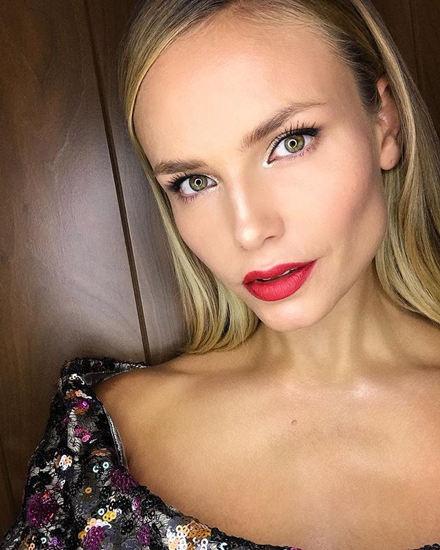 London Nights #NPolyMakeUp     #beauty #redlips #redcarpet #BazaarAwards 2017 @bazaaruk