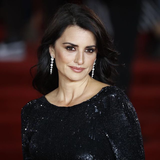 #PenelopeCruz attends the world premiere of #MurderontheOrientExpress at the #RoyalAlbertHall #Buro247Singapore