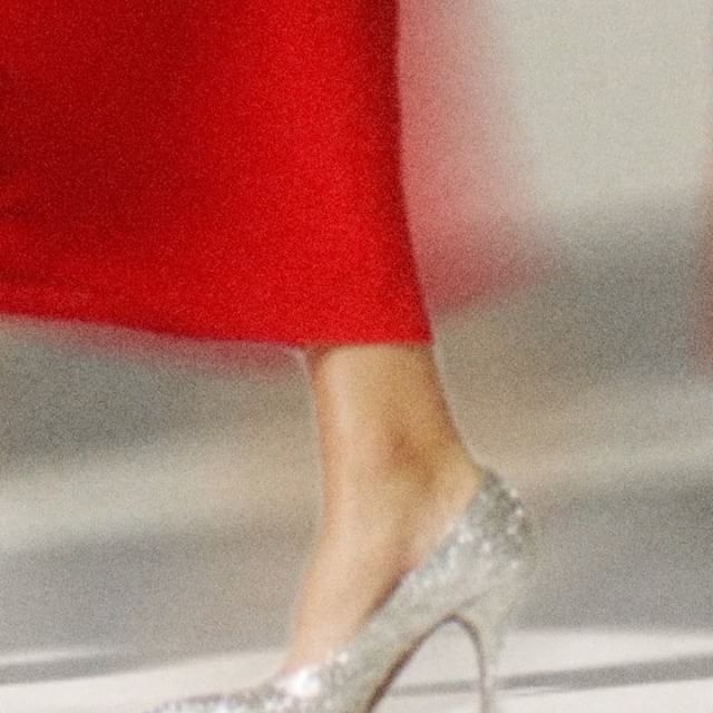 Coated in shimmering glitter, my limited edition Dorothy pump is EXCLUSIVE to victoriabeckham.com and my London store. Available just in time for the holiday season! x VB #KissesatChristmas #VBDoverSt