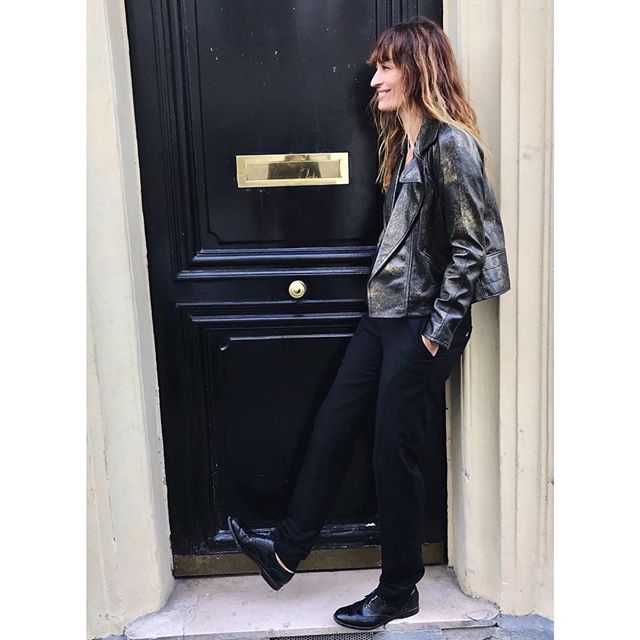 Who s coming??? Qui vient?  
PARIS @COLETTE on Wednesday at 5.30pm, free entrance    #ChanelatColette
Come and meet me for a conversation about style with @alicepfeiffer 
It will be live on @cdmdiary  s instagram for those who can t come!
   Mercredi chez @colette je parlerai Style avec @alicepfeiffer Entrée libre, venez!