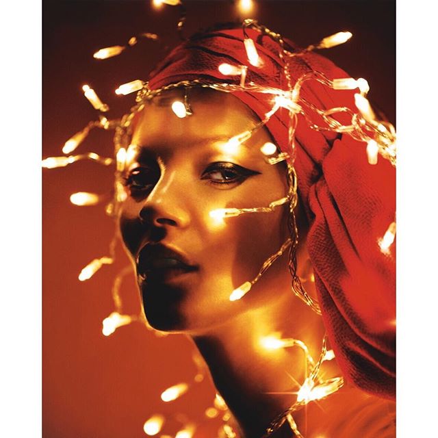 DECEMBER VIBES WITH KATE!
VIBRAS NAVIDEÑAS CON KATE!
@KateMossAgency @VogueParis
@CarineRoitfled @TomPecheux @HairByMarcLopez @MarioTestinoPlus
 #MarioTestino
