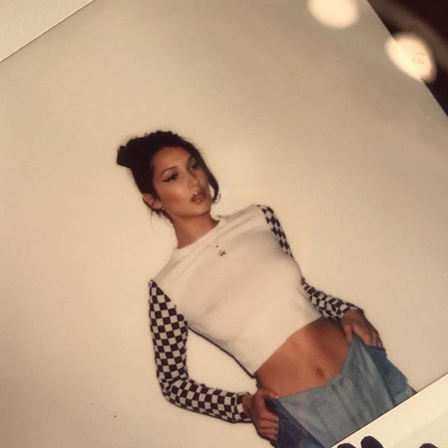 Bella Hadid 12.12.2017 10:01:09