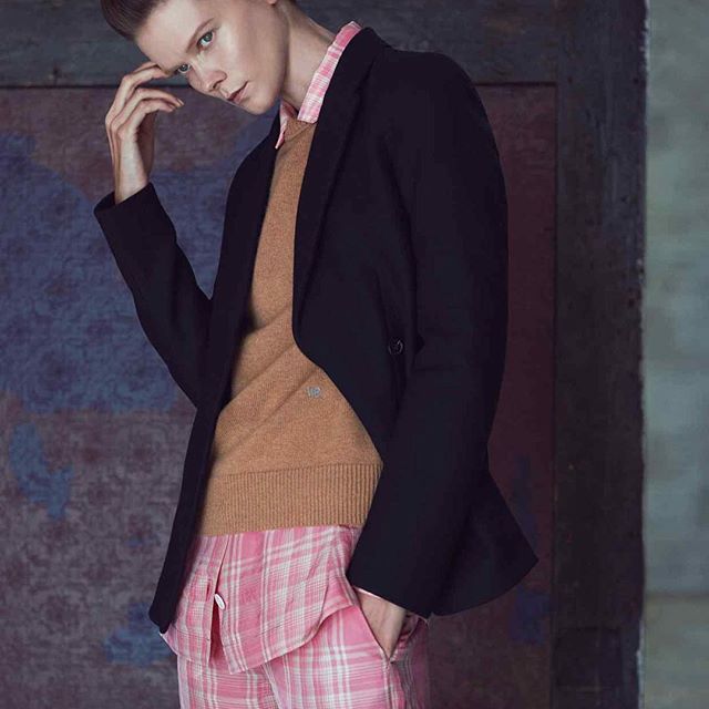 Thank you @damianfoxe ! My Fluid Back Jacket, Patch Pocket Shirt and Masculine Trouser from #VBPreSS18 Ready-to-Wear in this week's @ft_howtospendit. Available now at my website and #VBDoverSt x VB @andrewyeephoto