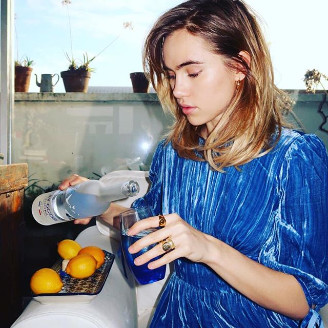 @greygoose is my go to gift this Christmas for friends, loved ones.. even strangers!? He he. The perfect gift to bring us closer together. #ViveLaVodka #sponsor