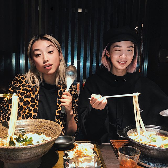 Heads for scale: everything and the kitchen sink s worth of udon post-set   晚上的乌冬面碗比脸盆还大!       