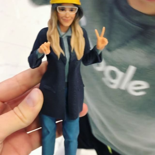 When 3D printed blond and cloned version of yourself gets into hands of your kids, you happen to loose two fingers    But it s still one of the coolest gifts for NY, thanks to N and D @nastyanasta       