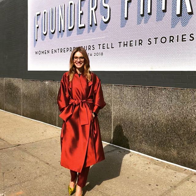 Speaking at Founders Fair today #girlsrule #femalefounders    styled by @lejenke thank you @radhikajones for having me   
Мы наступаем!   Женщины-основатели (не путать с отцами-основателями ) целый день выступают на конференции Vanity Fair.  