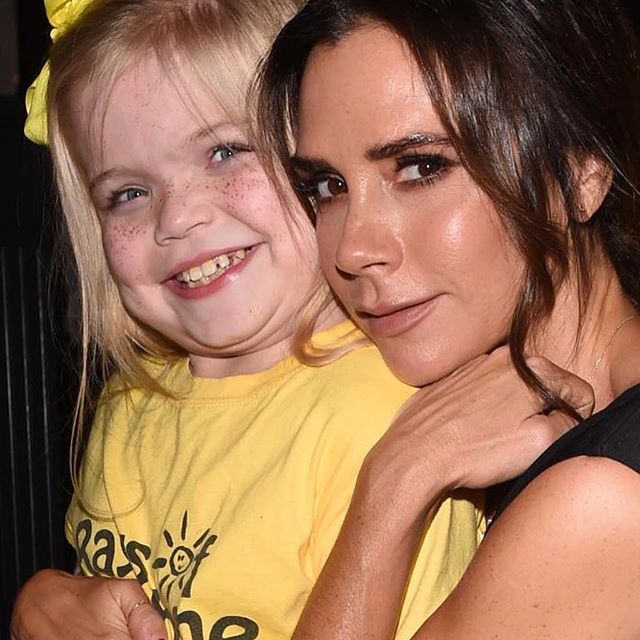 Honored to meet Ella #raysofsunshine tonight s #GGGLondon18 @globalgiftfoundation @evalongoria kisses x VB