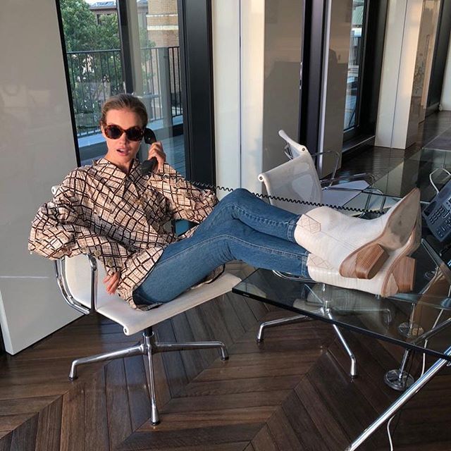 Hello, Antalya? We need to talk      So excited for our first summit on women s health, taboos and stigma around it. Ready for action and get the discussion going with some great powerhouses in the field. Let s do this     #LetsTalkAntalya @ebi @flotracker @unfpa Алло, Анталия, говорит Наталия!      Пришло время привлечь внимание к табу и предрассудкам относительно женского здоровья. 26-го октября в Анталии @Elbi и @UNFPA проводят первый международный Саммит Let's Talk, посвященный как раз этой теме.    