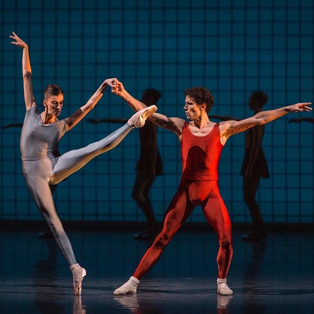 Night at the Opera  
Hommage #JeromeRobbins @balletoperadeparis #GlassPieces #PhilipGlass
 Sébastien Mathé