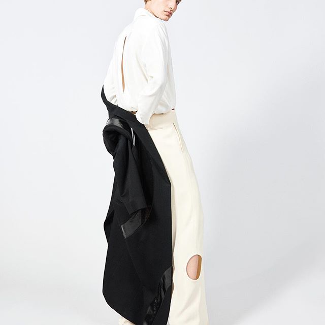 My #VBPreSS19 collection has landed: essential wardrobe pieces from tailored separates to signature dress silhouettes in strong primary colours. 
Link in bio to shop! x VB