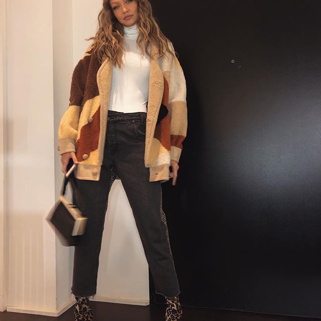 Feelin extra fresh headed to my second @victoriassecret show fitting bc #ivoted today ! Sticker even changed looks w me  
Ps. Can t waaaiiiiitttt for VS rehearsals tomorrow & can t wait for u to see my looks / the show   airing Dec 2nd on ABC !