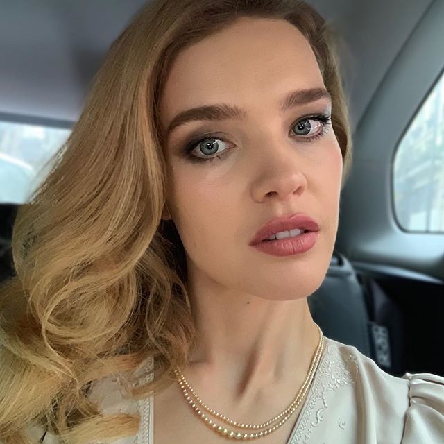 This is not your average selfie      for all those who love a good light, a smooth skin and a ready to post natural looking selfie(the way you see yourself in the camera is the way it gives it to you, no more flipping!) - without having to work for it, this one is pure AI magic in the making   designed by my friends at Prisma Lab team, go download LENSA   available on App Store 
ps: you ll thank me later   Хозяйке на заметку      - команда Prisma выпустила новое очень крутое приложение только для селфи  . Искусственный интеллект    мягко устраняет дефекты, сохраняет текстуру кожи, выравнивает свет при этом без каких-либо следов ретача. Чудо называется LENSA, доступно в аппсторах вашей страны PS. можете не благодарить  