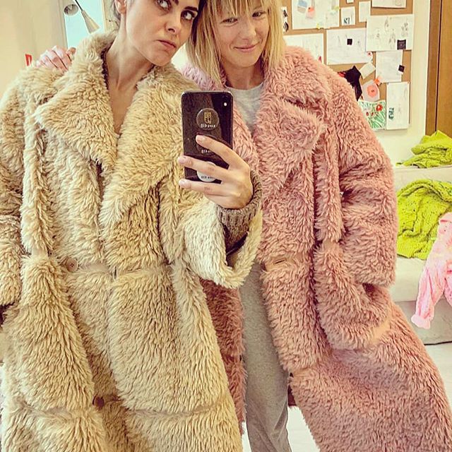Это МЫ с Надёчком Чебурашки, а шубки VIKA GAZINSKAYA - это ANIMALS FRIENDLY MOHAIR-ALPACA FUR COATS. Прошу не путать!   @nadineobolentseva @vikagazinskaya_official_moscow