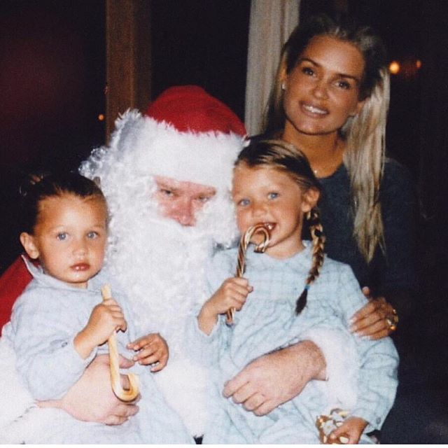 Merry Christmas And Happy Holidays everyone        I looveeee my family!!!