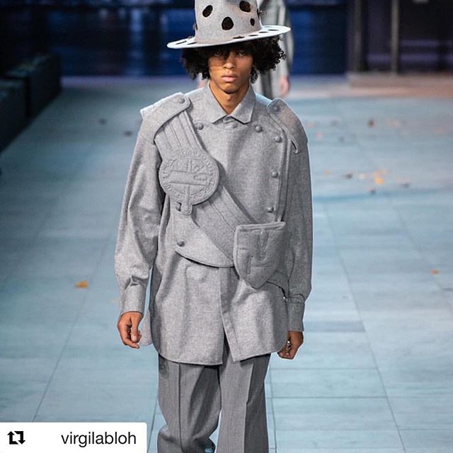 #Repost @virgilabloh                  
@captain_greeneyes @louisvuitton