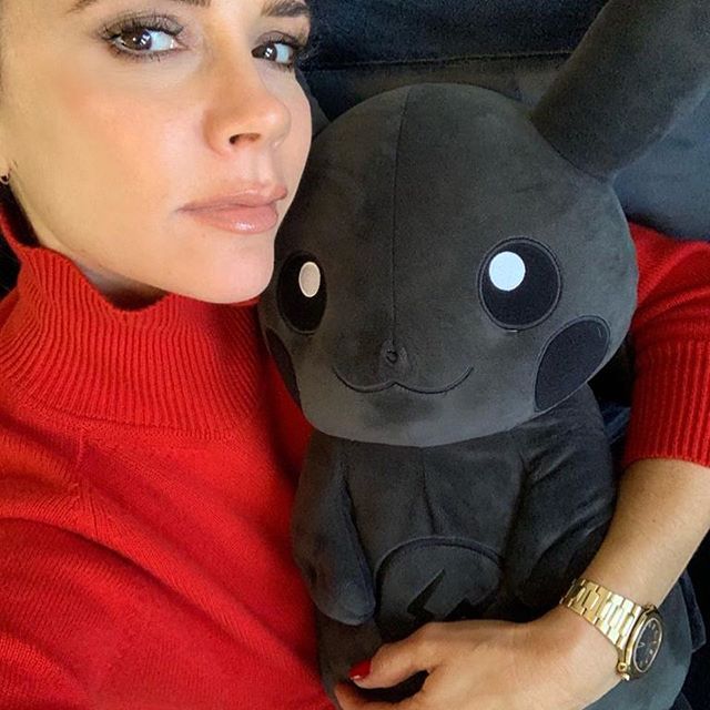 Just hanging out with friends in the studio   @mrkimjones @dior Keeping warm with my #VBPreSS19 red cashmere polo neck jumper, available at the link in bio x Kisses