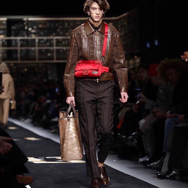 @fendi show by @silviaventurinifendi  fall winter 19        photos by @fashiontomax