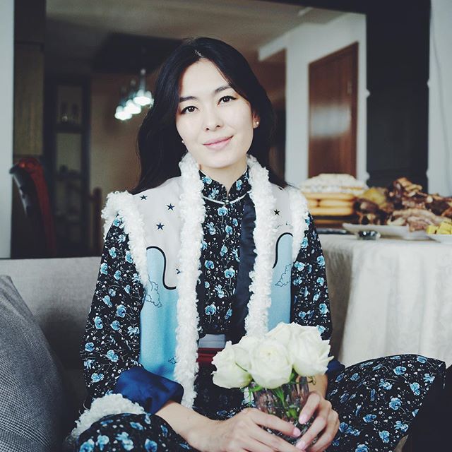 Аав, ээж дээрээ ирж золгох шиг аз жаргал алга    The Mongolian Lunar New Year, commonly known as Tsagaan Sar, is the first day of the year according to the Mongolian lunisolar calendar. #tsagaansar
