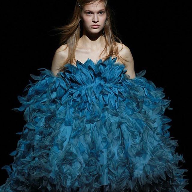 @themarcjacobs show                           #Repost @voguejapan 
うっとりするようなロマンティックなドレスがランウェイを華やかに彩ったマーク ジェイコブスの秋冬コレクション 
@marcjacobs #aw19 #nyfw
Photos: @byoliren x @fashiontomax