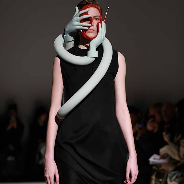 @ChalayanStudio fall/winter show 2019.    #Chalayan #25YearsofChalayan #lfw #londonfashionweek #fw19 #rtw #runway #model #fashion #style #runway #beauty #backstage / photography by: @quentin.de.ladelune x @fashiontomax