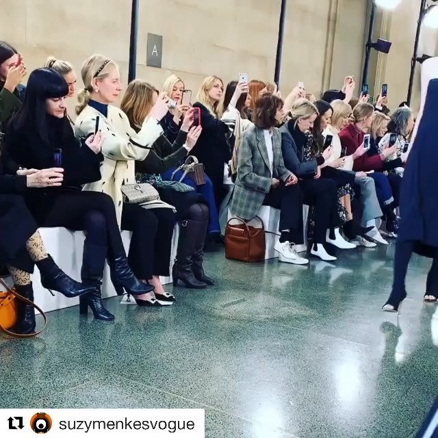 #Repost @suzymenkesvogue @victoriabeckham       
Victoria Beckham, finale