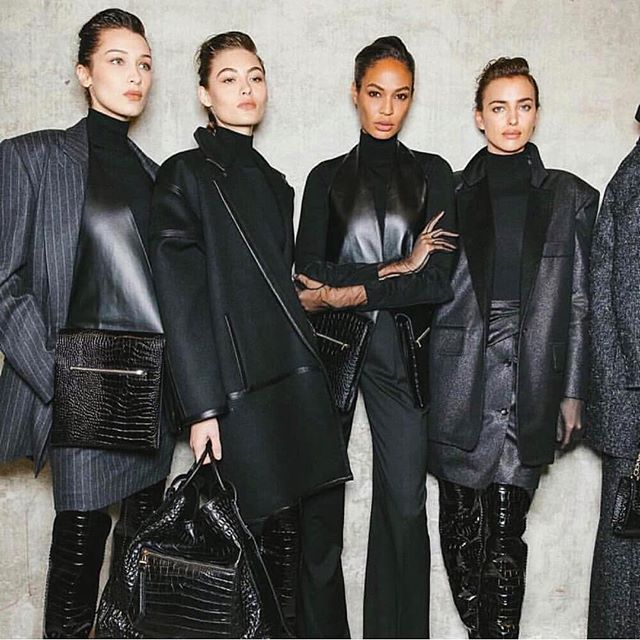   @maxmara @carineroitfeld