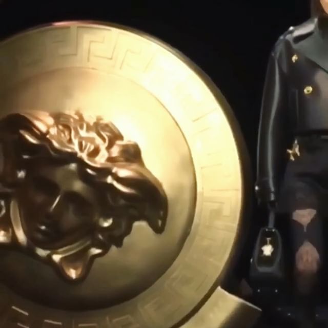 This set was incredible !! @versace @donatella_versace @kjeldgaard1 @pg_dmcasting    