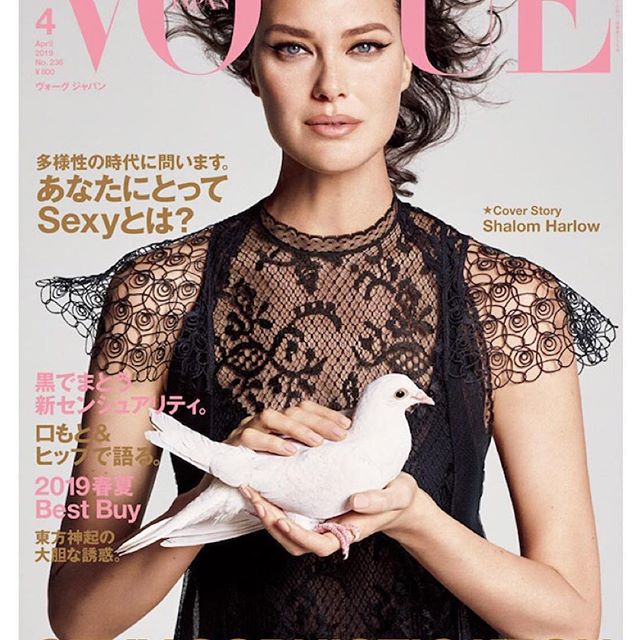 @shalomharlow        for @voguejapan by @luigiandiango   @dior 
栄華を極めたモデル シャローム ハーロウが VOGUE JAPAN 4月号のカバーに登場し  ファッション界にカムバック  彼女の独占インタビューもお見逃しなく 今月号はSEXY SOPHISTICATION がテーマ  妖艶なブラックファッションとビューティー 日本の 粋  そして各界著名人の 私らしいセクシー に迫り 改めてセクシーについて考えてみた  2月28日(月)に発売 

Iconic @shalomharlow makes a fashion comeback on the cover of the latest April issue of VOGUE JAPAN. Under the theme of SEXY SOPHISTICATION, we took a closer look at the sensual colour of black in both fashion and beauty, and investigated the significance of  sexiness  through multiple compelling angles. What does being sexy mean to you?  On sale 28th of February 
#voguejapan #aprilissue #dior #shalomharlow 
Photo: @luigiandiango 
Fashion Editor: @paulcavaco 
Hair: @luigimurenu 
Makeup: @erinparsonsmakeup at @streetersagency using @maybelline 
Manicure: @chuenails using @essie 
Casting: @bitton at @establishmentny 
Model: @shalomharlow wearing @dior 
Production: @mai_productions
Video reposted from @shalomharlow