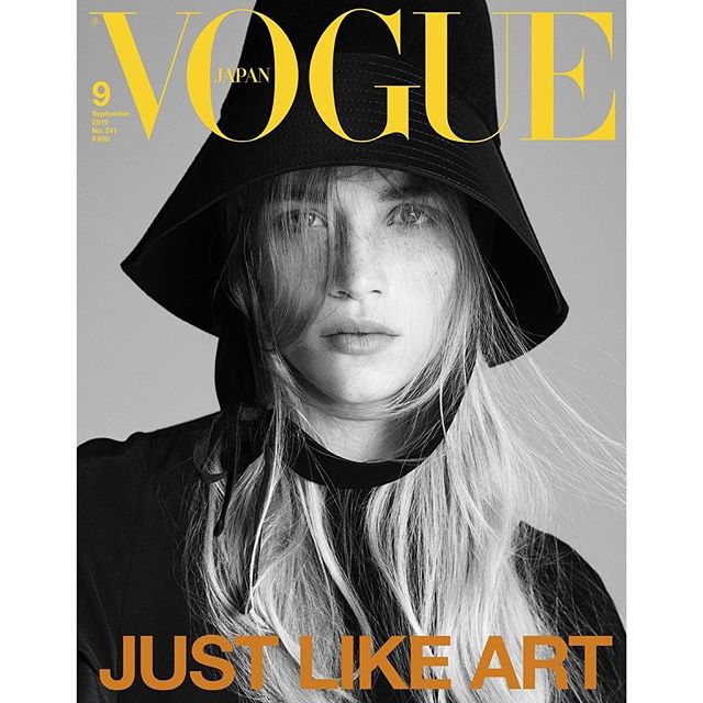 #Repost @luigiandiango       
Happy 20th Anniversary      @voguejapan with Rebecca    @rebeccalongendyke @luigiandiango @luigimurenu @anna_dello_russo @lloydsimmondsmakeup @saori_vj @yuisugiyama @pg_dmcasting @2bmanagement wearing @maisonvalentino @tomford @etro @carlomengucci   )