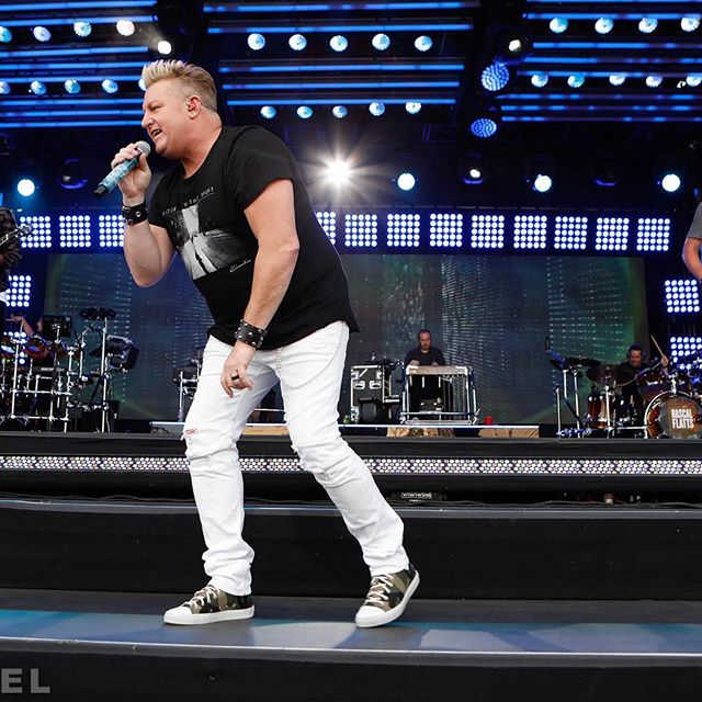 These rascals...     @RascalFlatts #BackToLife