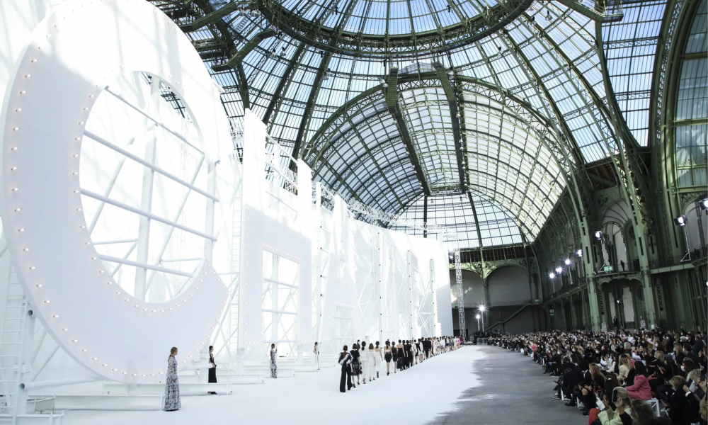 Grand Palais ордонд зохион байгуулагддаг Chanel брэндийн нүсэр шоунууд