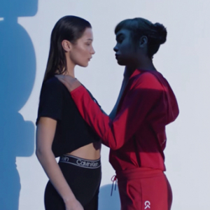 Белла Хадид ба виртуал загвар өмсөгч Lil Miquela нар Calvin Klein брэндийн сурталчилгаанд