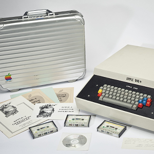 Apple-ын анхны компьютер асар өндөр үнээр худалдаалагдлаа