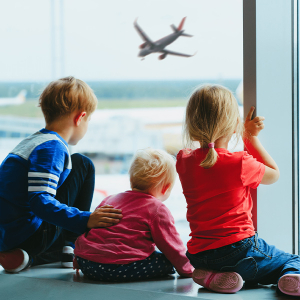Аяллын зөвлөгөө: Хүүхэдтэй хамт нисэхэд анхаарах зүйлс