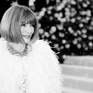 Анна Винтур Америкийн Vogue сэтгүүлийн ерөнхий редакторын албан тушаалаа орхилоо