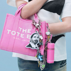 LVMH групп Marc Jacobs брэндийг худалдахаар төлөвлөж байна