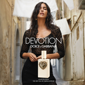Dolce & Gabbana New Devotion үнэртэй усны сурталчилгаанд Ирина Шейк тоглолоо