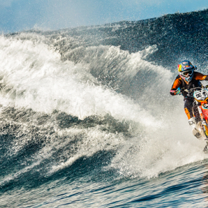 “Чөлөөт” мотоциклчин Робби Мэддисон далайн давлагааг номхрууллаа