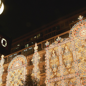 Baccarat зул сард зориулж Парисыг гэрэлтүүлнэ