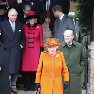 Их Британийн хатан хааны гэр бүлийн зул сарын баярын зургууд цацагдлаа